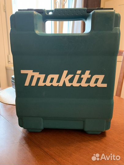 Шуруповерт makita 18v DF488