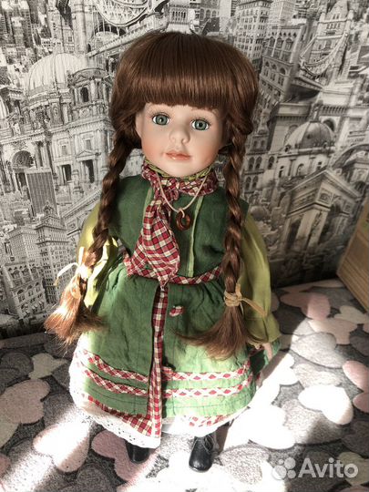 Коллекционная кукла фарфоровоя