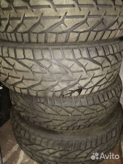 Goodyear UltraGrip Ice 215/60 R17