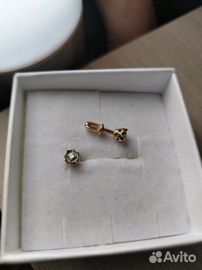 Золотые серьги пусеты 585 с бриллиантами