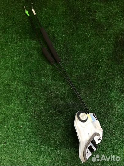 Замок двери задний левый Toyota Crown AWS210