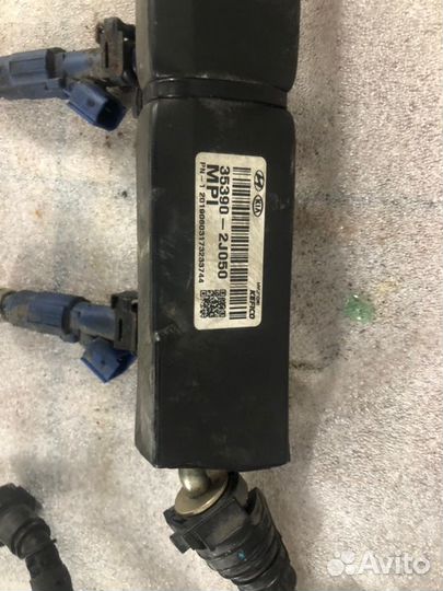 Топливная рампа с форсунками Kia K5 G4NM