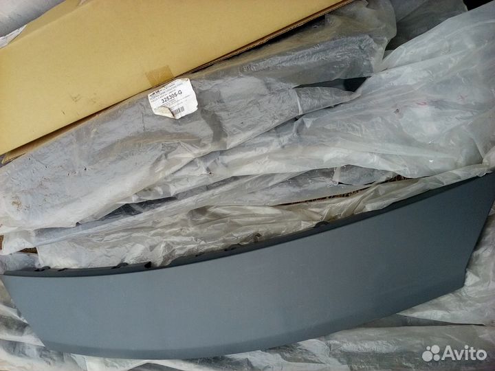 Renault Scenic 2 2003-2006 г накладка над бампером