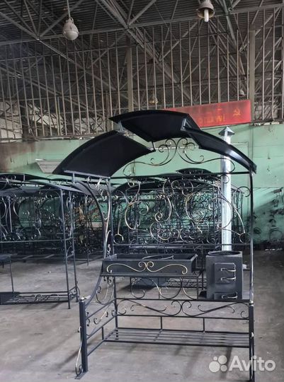 Мангал с крышей