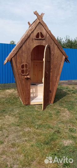 Дачный туалет деревянный