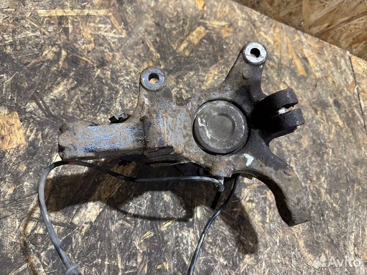 Кулак поворотный передний левый Mercedes Vito 639