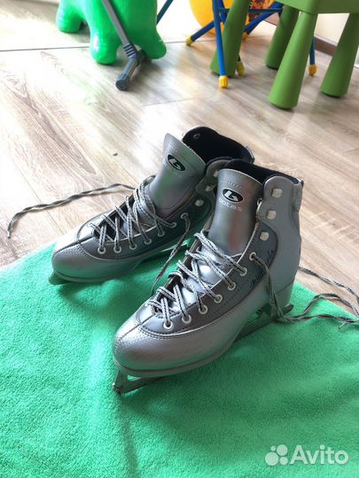 Коньки женские 39 размер