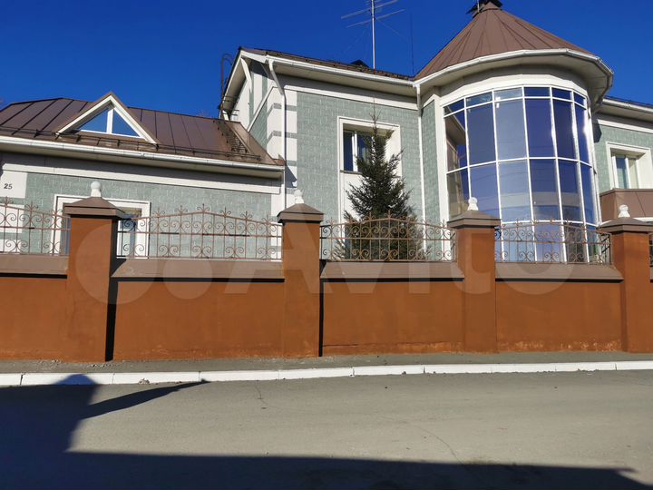 Дом 646,2 м² на участке 22 сот.