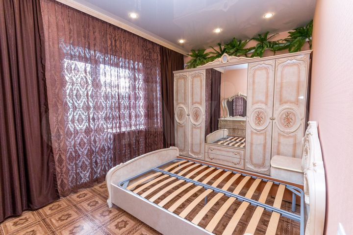 Дом 414 м² на участке 9,5 сот.