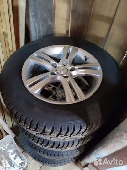 Hankook Winter I'Pike 215/65 R16