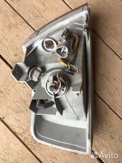 Поворотник левый toyota vista 94-98