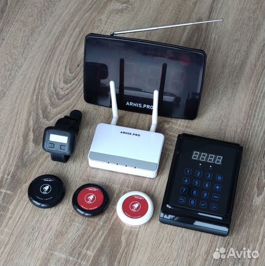 Система вызова: кнопка вызова официанта и табло