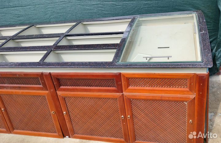 Аквариум-витрина для продажи морских деликатесов