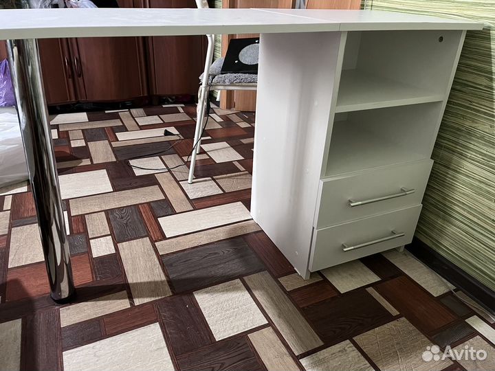 Стол для маникюра складной