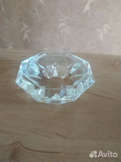 Старинные подсвечники или лампады на ножках