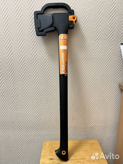 Топор Fiskars x7 с ножом K40 и точилкой