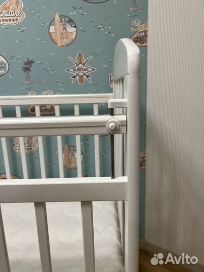 Детская кроватка с поперечным маятником