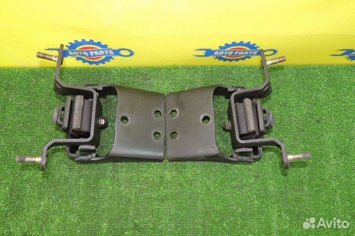 Подушка кпп Isuzu Elf NKR81E 4HL1