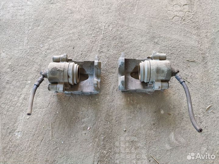 Суппорт передний левый правый Skoda Octavia A5 11г