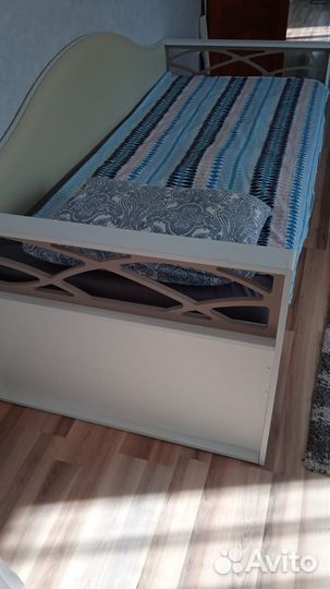 Спальный гарнитур