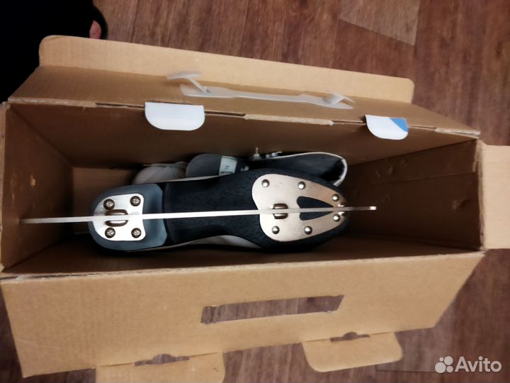 Коньки фигурные 37 размер