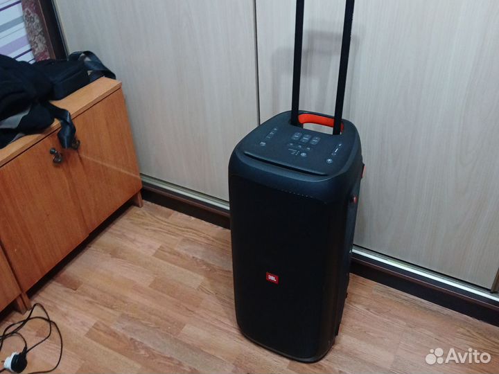 Музыкальная колонка jbl