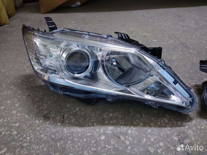 Фары Тойота Камри 50. 11-14 г.в. левая,правая
