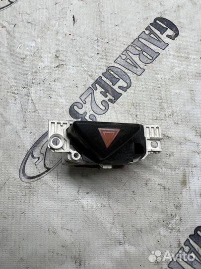 Кнопка аварийной остановки Ford Focus 1