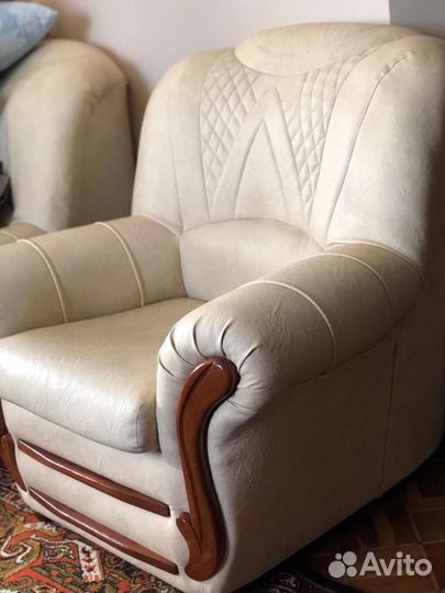 Кожанное кресло