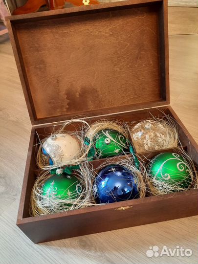 Подарочная коробка, ящик с новогодними шарами