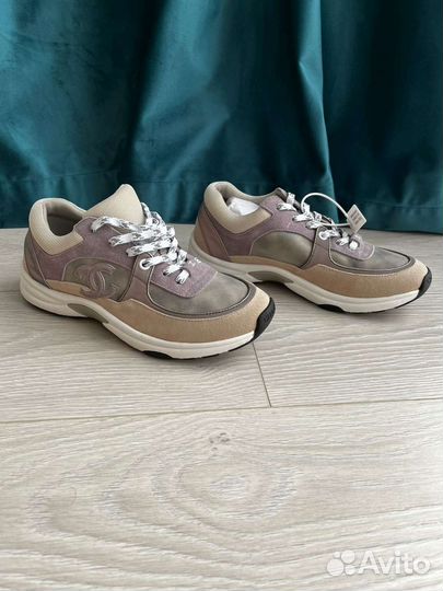 Кроссовки женские