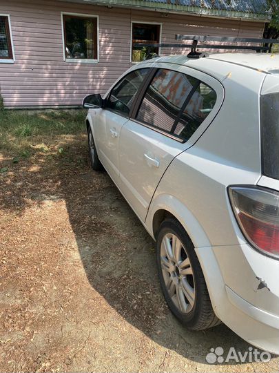 Opel Astra, 2010
