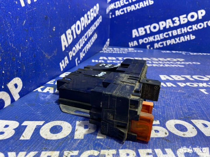 Блок предохранителей под капот Mercedes-Benz W220