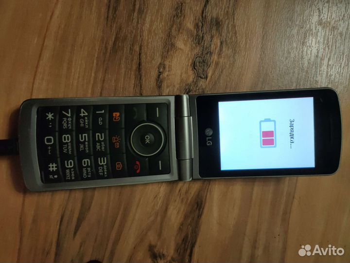 Мобильный телефон LG