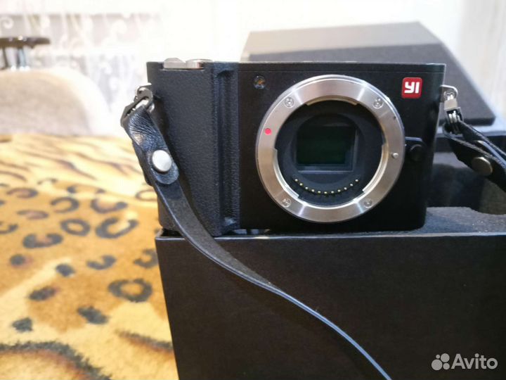 Компактный фотоаппарат YI