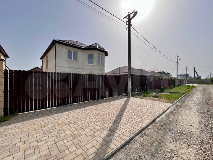 Дом 198 м² на участке 5 сот.