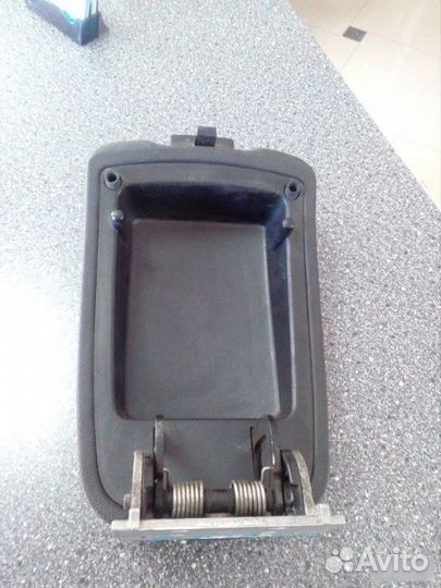 Подлокотник Kia Sportage KM G4GC 2010