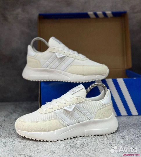 Женские кроссовки Adidas белые