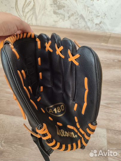 Бейсбольная перчатка wilson a180