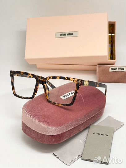 Имиджевые очки miu miu
