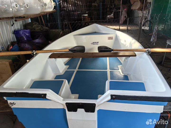 Лодка стеклопластиковая