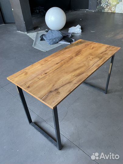 Стол в стиле лофт