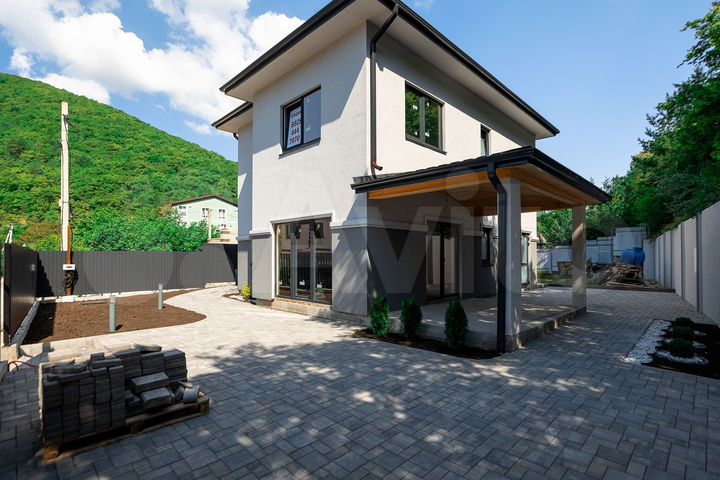 Дом 143 м² на участке 5 сот.