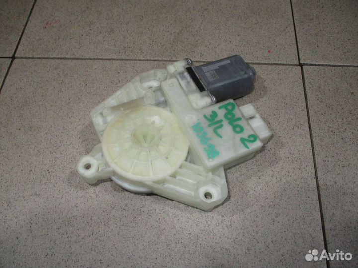 Моторчик стеклоподъемника VW Polo