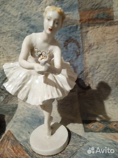 Статуэтка фарфор