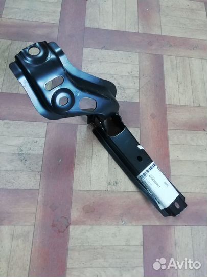 Кронштейн подножки toyota land cruiser 100