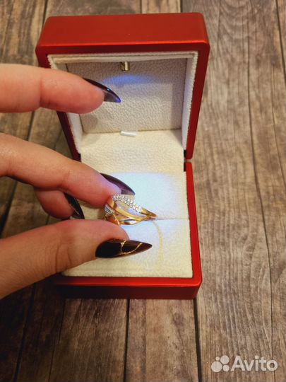 Золотое кольцо женское
