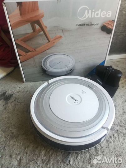 Робот пылесос midea