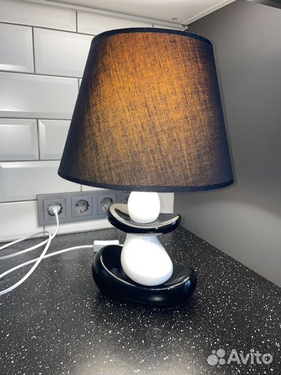 Лампа настольная с абажуром