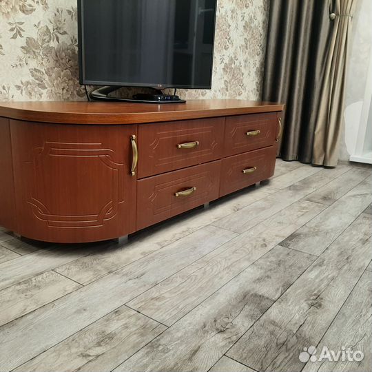 Полка для телевизора